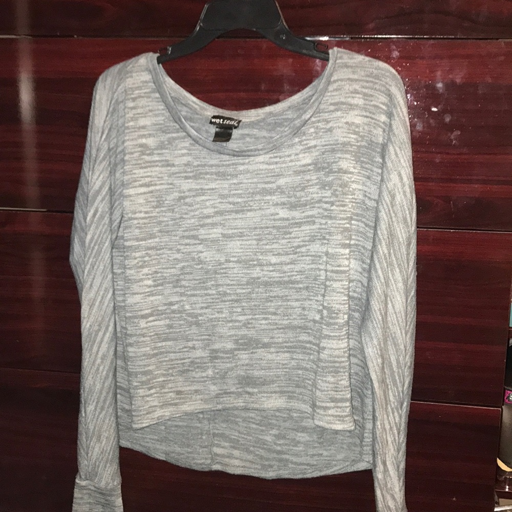 Light grey long sleeve top